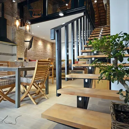 Casita En El Cabañal Con Patio