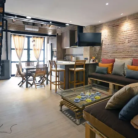 Casita En El Cabañal Con Patio