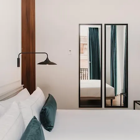 מלון Mate Collection Helen Berger 4*