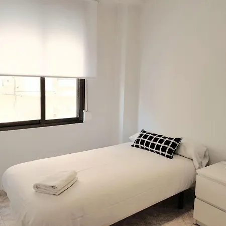 Cozy 3 Bedroom 1 Bathroom By Joaquin Sorolla Station アパート