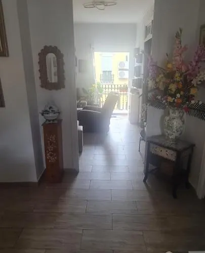 Проживание в семье Valencia *