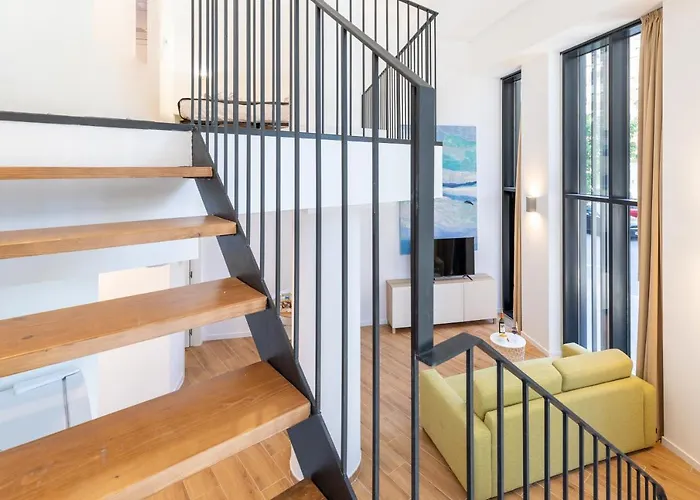 Travel Habitat Alameda Suites. *