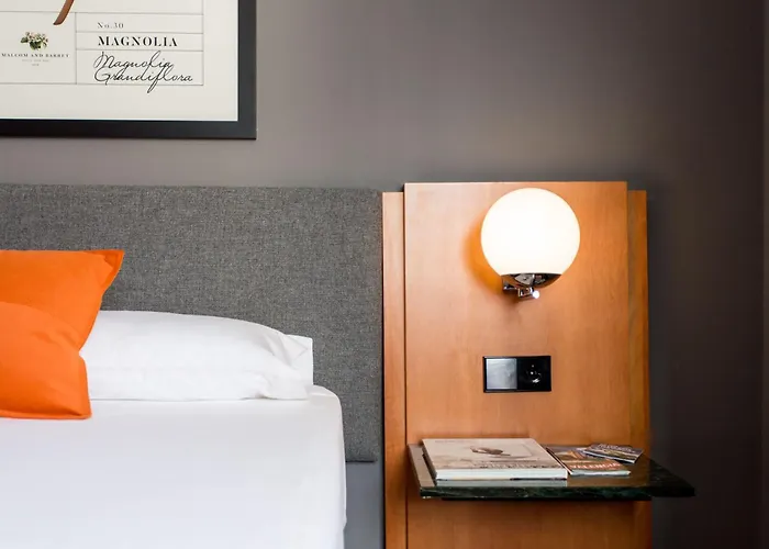 Malcom And Barret Hotel 3*