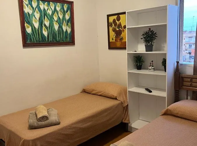 Malvarrosa Comoda Y Sencilla Cerca De La Playa Δωμάτια σε οικογενειακή κατοικία