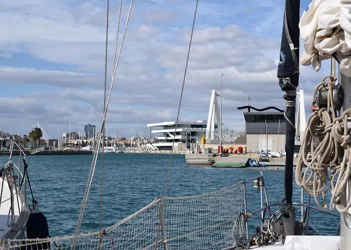 Velero En Puerto De - E&m Boats 보트호텔 발렌시아
