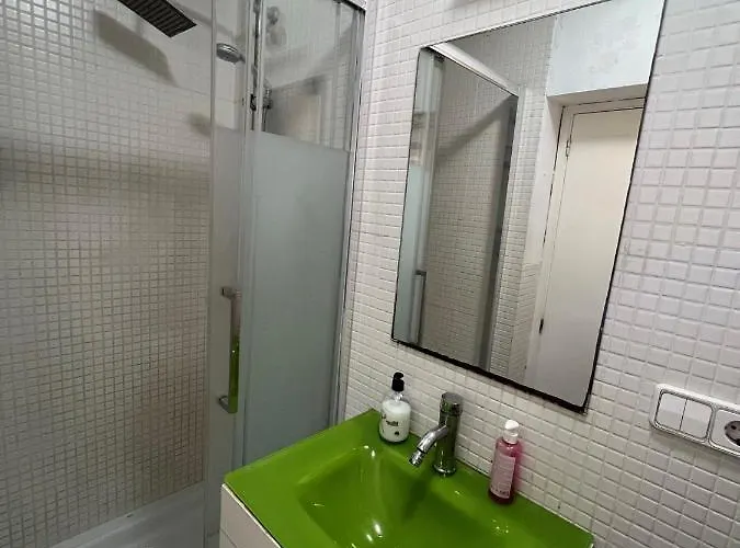 Malvarrosa Comoda Y Sencilla Cerca De La Playa *