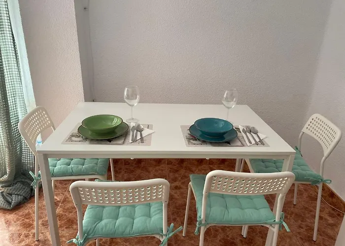 Centro Andando Y Playa Malvarrosa Tranvia بيت ضيافة فالنسيا