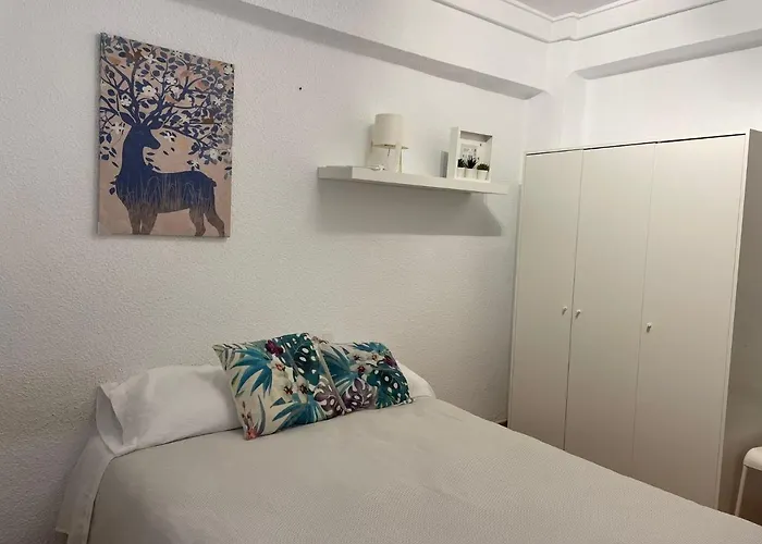 Centro Andando Y Playa Malvarrosa Tranvia بيت ضيافة