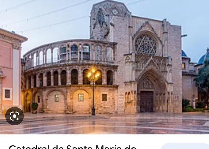 Centro Andando Y Playa Malvarrosa Tranvia بيت ضيافة فالنسيا