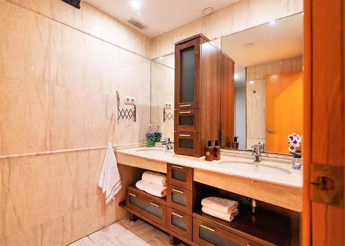 Penthouse Duplex In A 4 Floors Spanish House -8 Min To Center By Metro Διαμέρισμα