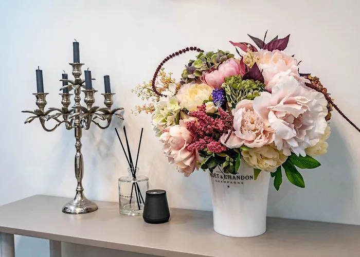 Central Luxury Flat With Free Parking