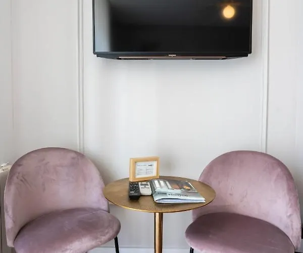 & Co. J. Botanico Boutique 3*