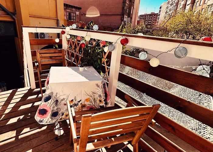 Appartement Precioso Con A/a En Ruzafa Con Terracita Privada Y Acceso A Un Jardin, 2-3 Personas