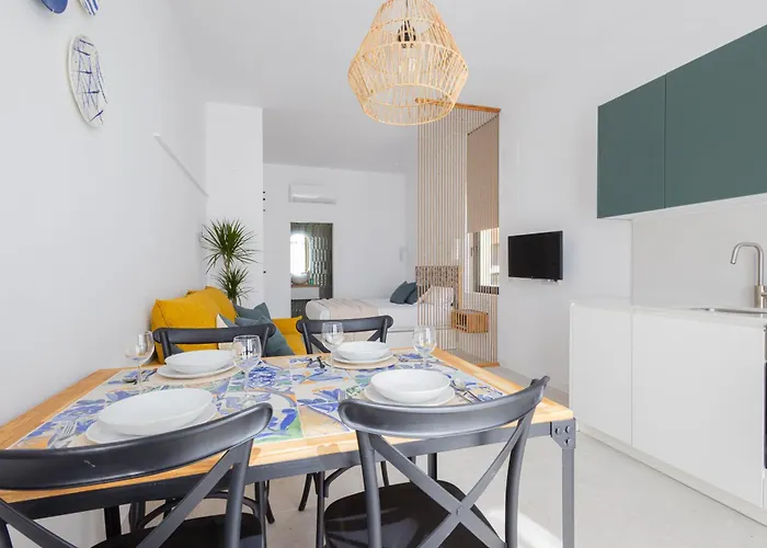 Florit Flats - Stylish By The Joaquin Sorolla Station *