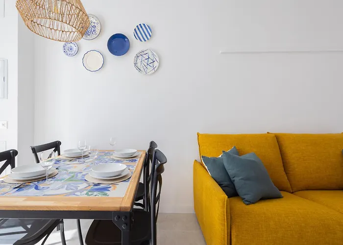 Florit Flats - Stylish By The Joaquin Sorolla Station