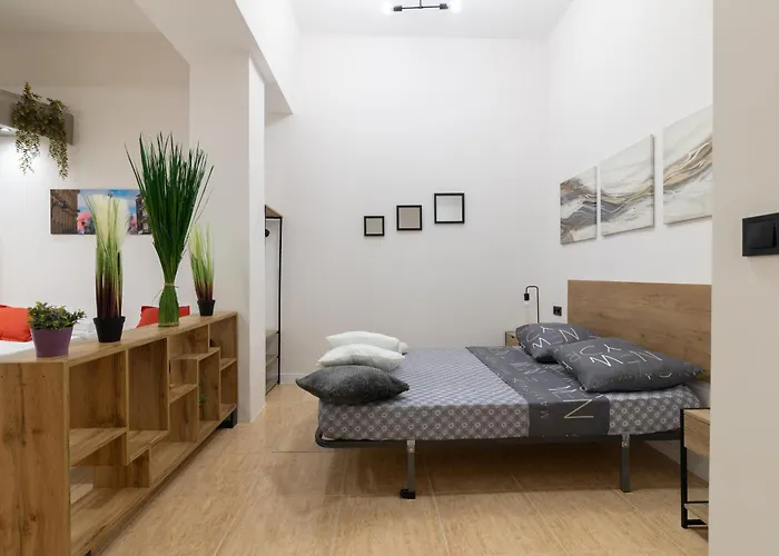 Spacious Oceanografic Flats شقة *