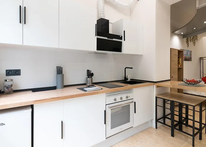 Spacious Oceanografic Flats شقة