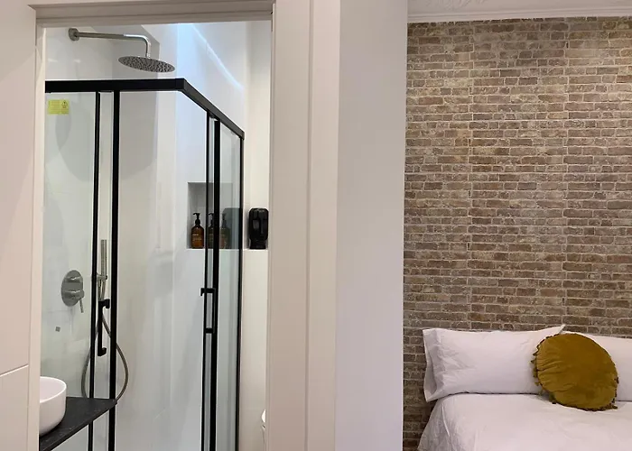 Valencia Beach Rooms *