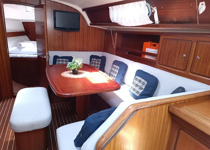 Velero Shabbak Botel *