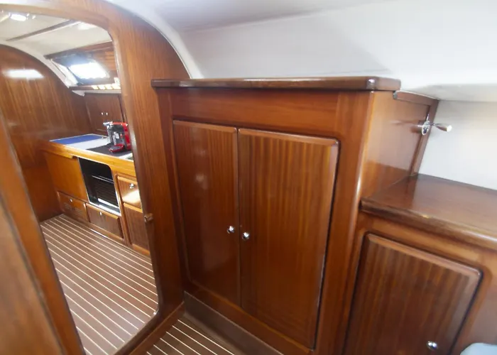 Bateau-hôtel Autentico Velero En *