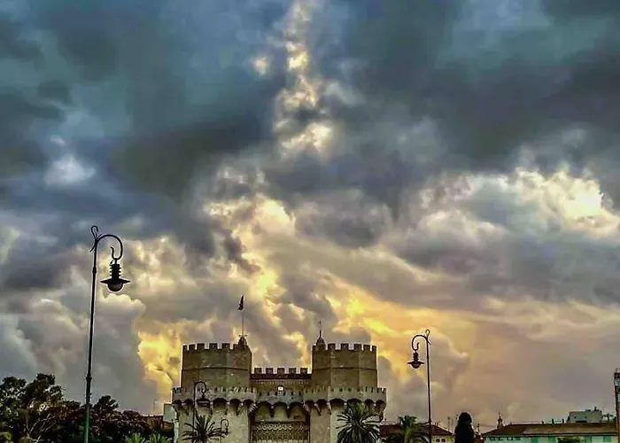 Charming In The Center شقة