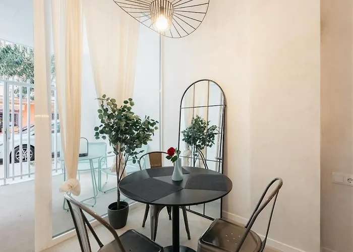 Chic & Cozy In Valence