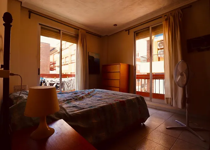 2 Bed Apartment, Great Location, 500m From 아파트 *