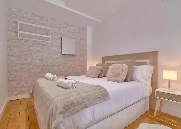 Romantic Roig Arena N10 Virkin Valence