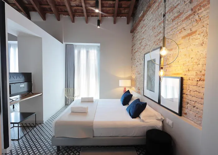 & Co. Quart Boutique