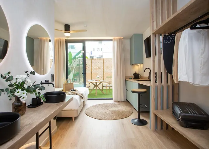 Nomad Haux Mestalla Guest house 4*