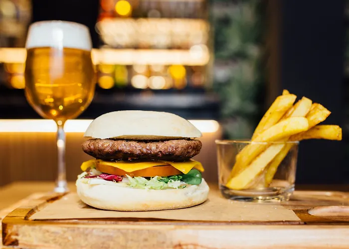 Malcom And Barret Hotel