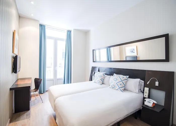 Petit Palace Plaza De La Reina فندق