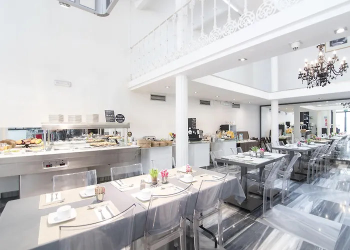 Petit Palace Plaza De La Reina فندق 3*