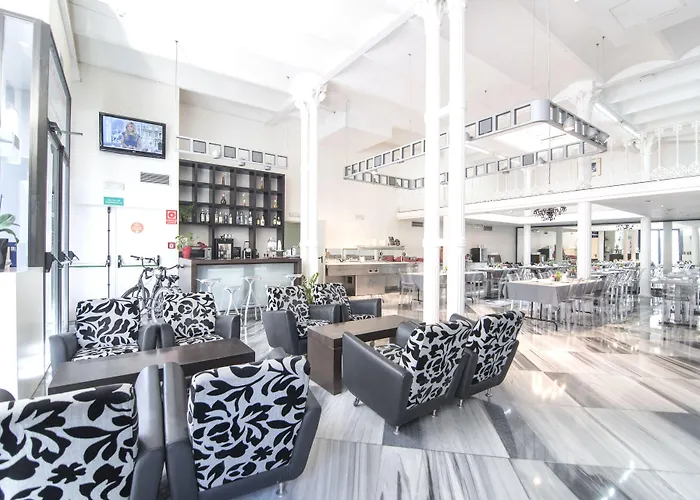 Petit Palace Plaza De La Reina فندق 3*