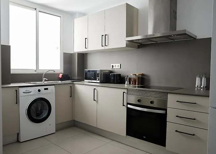 Arts 4 - Private Sunny Terrace & 2 Baths *