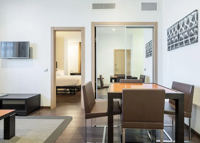 伊鲁尼阿奎拉4号康福特尔酒店 4*