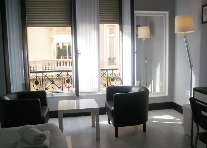 Hi Canovas فندق *