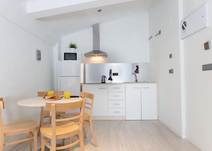 Mate Oliveira - Centre,