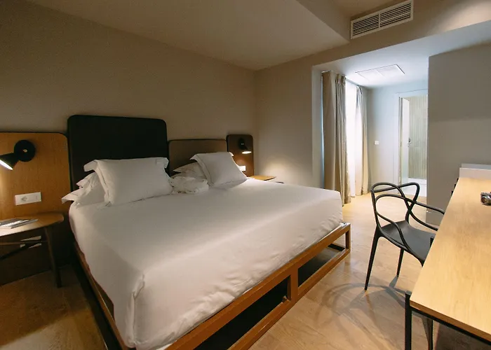 One Shot Colon Hotel