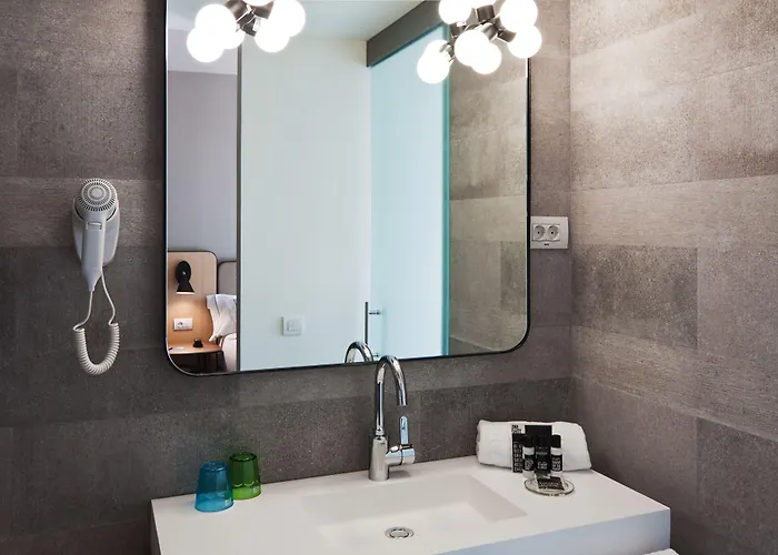 One Shot Colon Hotel