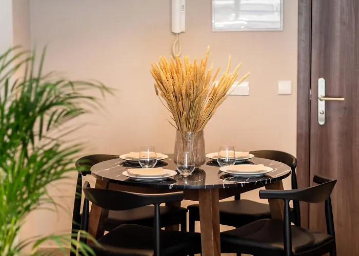 Ramirez Flats Aparthotel