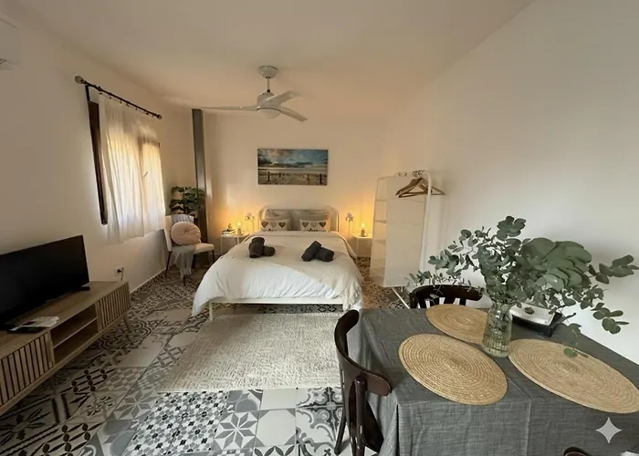 Appartement Precioso Con A/a En Ruzafa Con Terracita Privada Y Acceso A Un Jardin, 2-3 Personas Valence