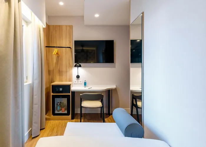 فندق Petit Palace Plaza De La Reina 3*