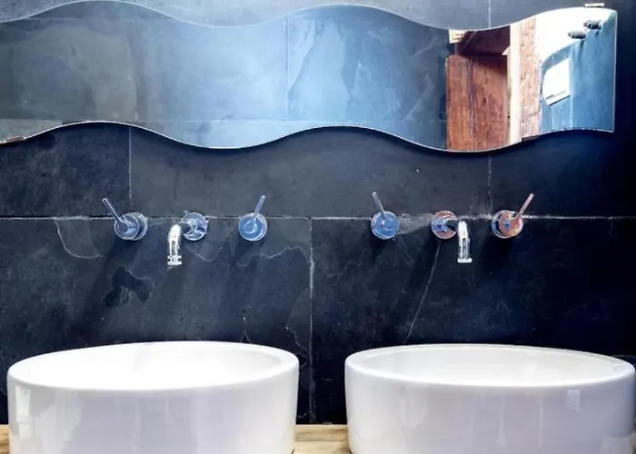 Gran Atico Premium Del Siglo Xvi Con Tres Terrazas Privadas Hasta 7 Huespedes En Ciutat Vella 아파트 *