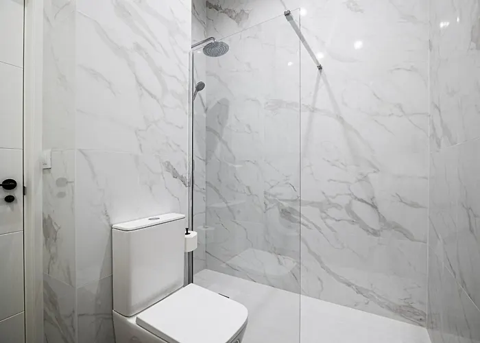 Prime Location, Bright & Cozy