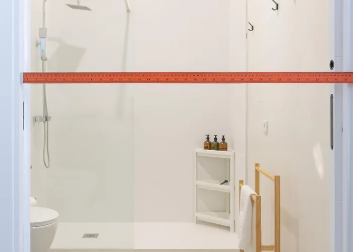 Modern & Stylish Close To The *