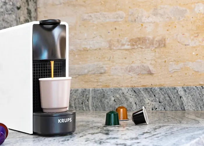 Prime Location, Bright & Cozy *