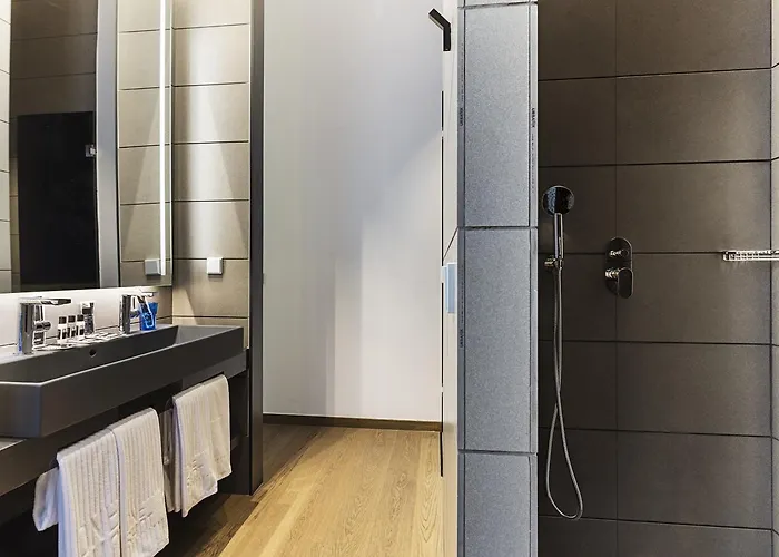 One Shot Mercat 4* Valencia