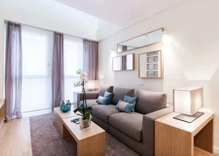 Center Atico 360 شقة