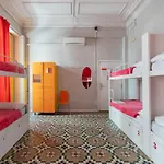 Red Nest * Βαλένθια